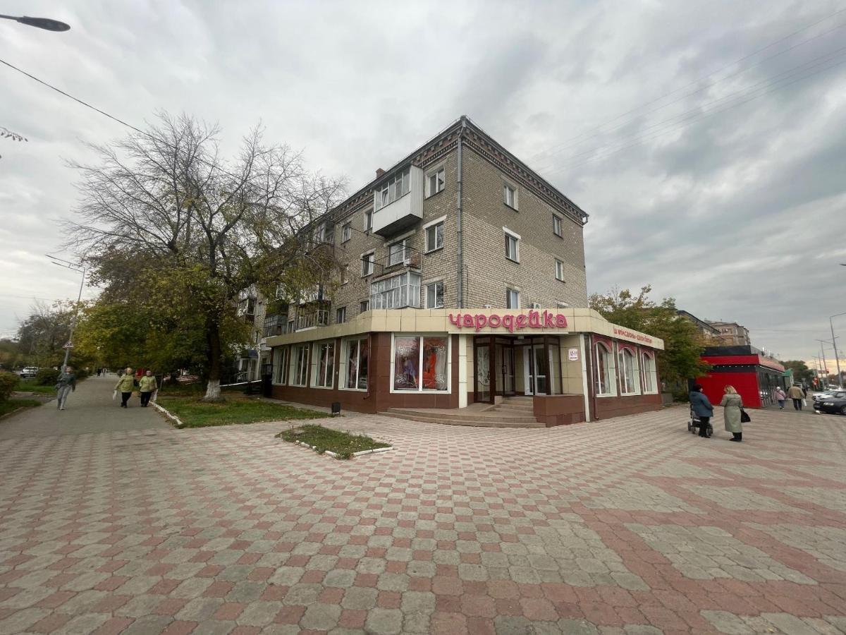 Квартира Бизнес-Класса С Белым Постельным Кафе Маринад Petropavlovsk Bagian luar foto